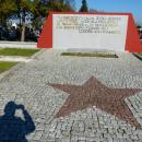 L1460407 Tu spoczywają Żołnierze Armii Czerwonej polegli w 1944-1945 w walkach na ziemi opatowskiej - cześć ich pamięci